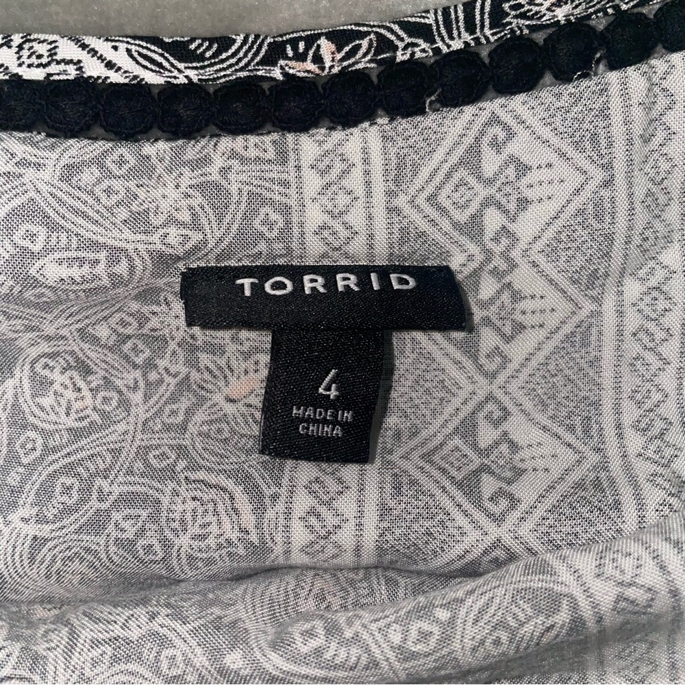 Torrid Patterned Cold Shoulder Blouse Size 4 Plus… - image 5